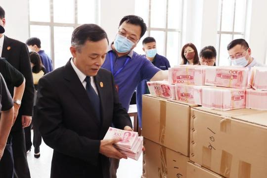 新中国成立以来单案数额最大伪造货币案，当庭宣判！